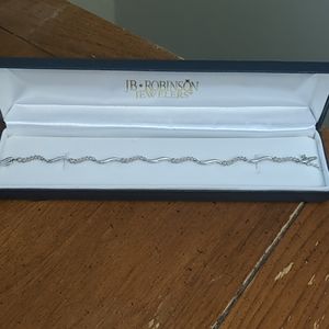 Diamond tennis bracelet